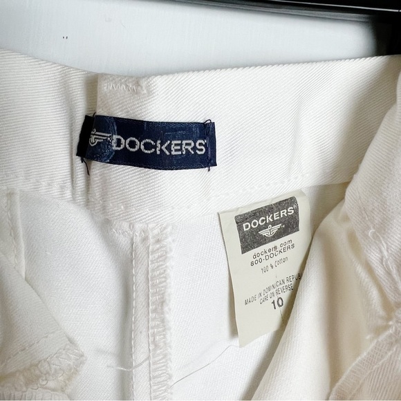 Dockers -‎ White Pleated Classic Fit Shorts - Sz. 10 - Picture 3 of 6